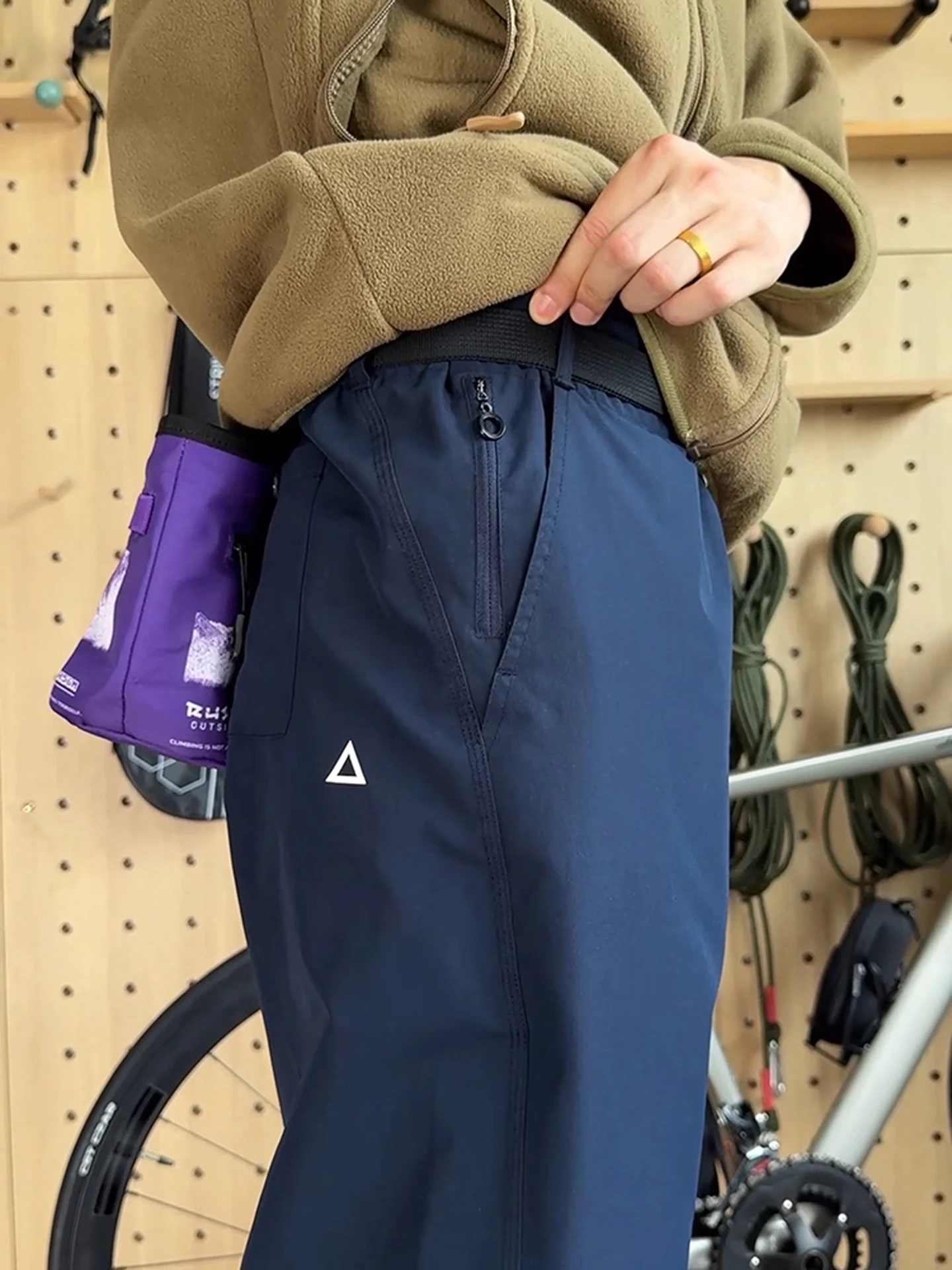 

Blue Waterproof Outdoor ell Men's Slim Fit Cargo Pants Multiple kets Climbing Trousers Soft ell Casual Pants