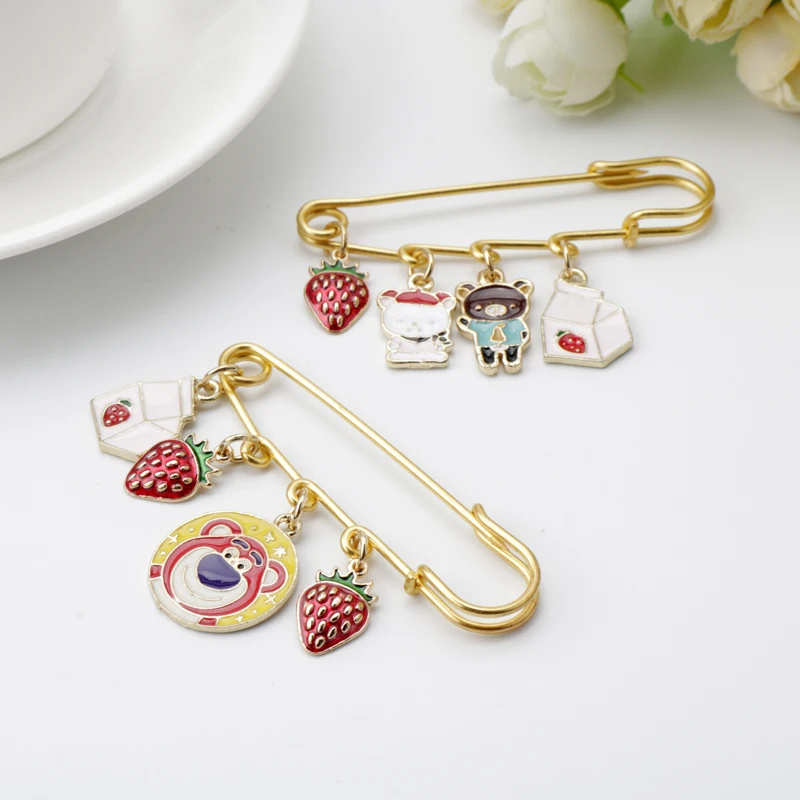 Broche de oso de dibujos animados, bonitos dijes esmaltados de Metal con leche de fresa, insignia, alfileres de solapa, broches, joyería para mujeres y hombres, accesorios