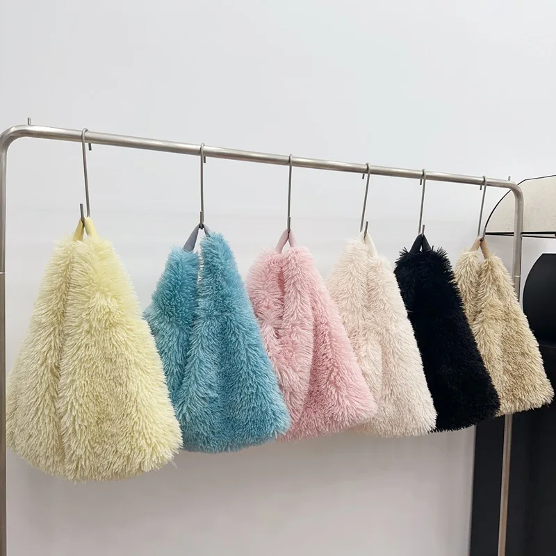 

New Autumn Winter Women'S Bag Fuax Fur Leather Crossbody Bag Comfortable Top Luxury Designer Retro Furry Commuting Messenger Bag