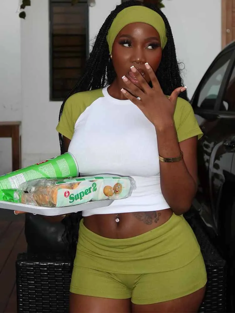 

BKQU Повседневный спортивный комплект из 2 предметов, женские укороченные топы с короткими рукавами в стиле пэчворк, шорты с высокой талией, одинаковые комплекты, лето 2021, спортивные костюмы Y2k