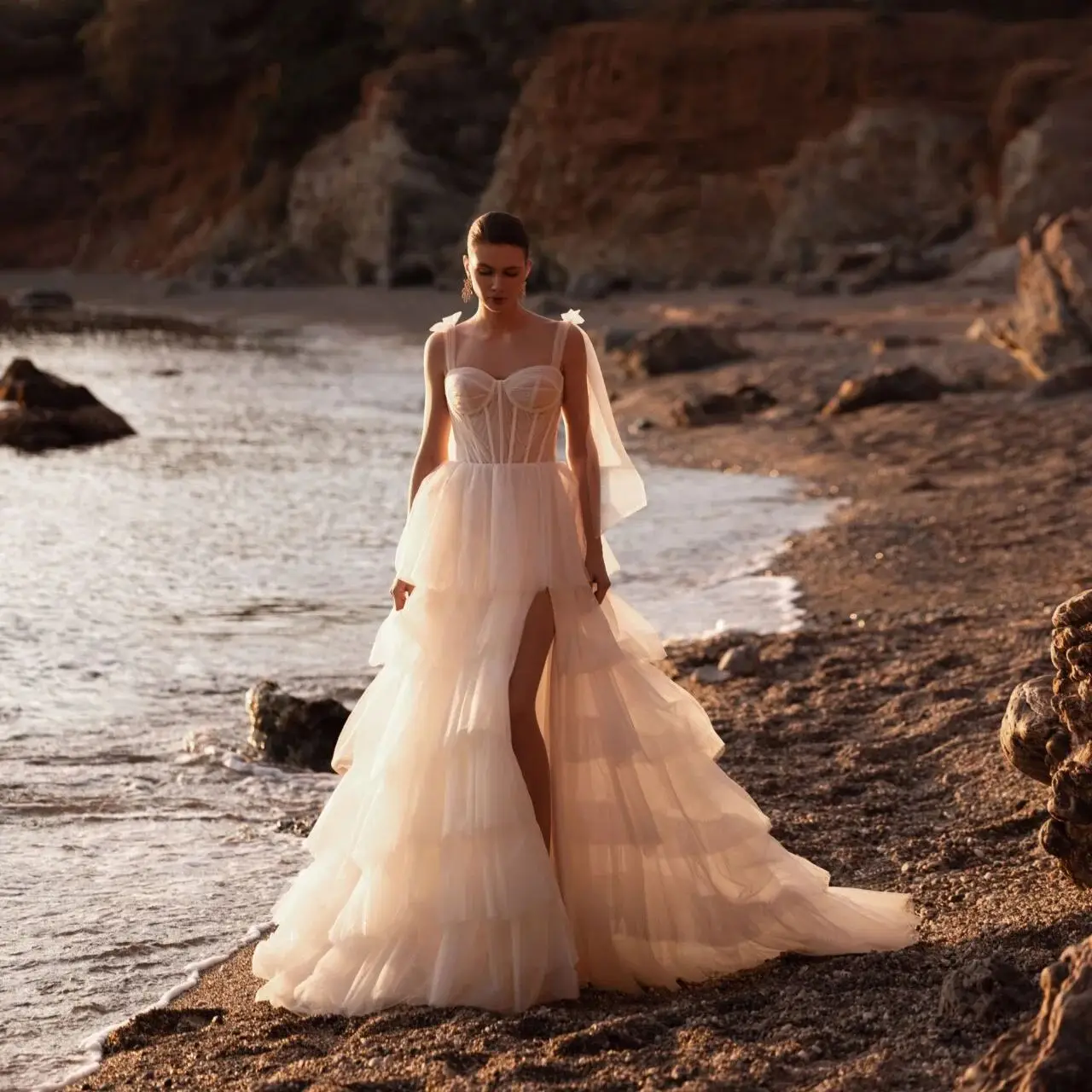

Modern A Line Women Wedding Dresses Sweetheart Tiered Bridal Gowns Customized Glamorous Side Slit Summer Vestidos De Mariee