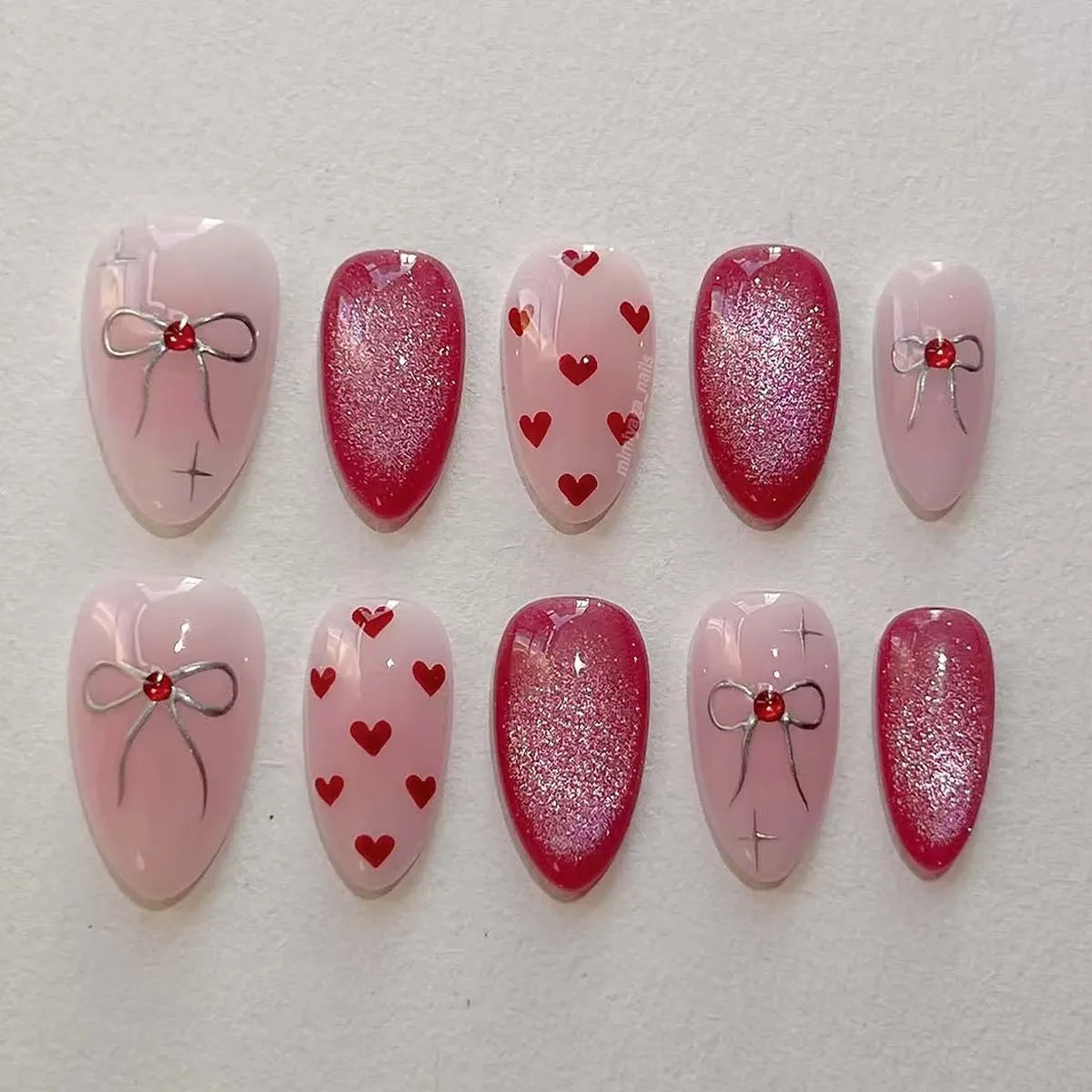 24Pcs Pink Cat's Eye Blusher Fake Nail Tips with Bow Heart Design Stick on Nails Full Cover Diamond Detachable False Fingernails