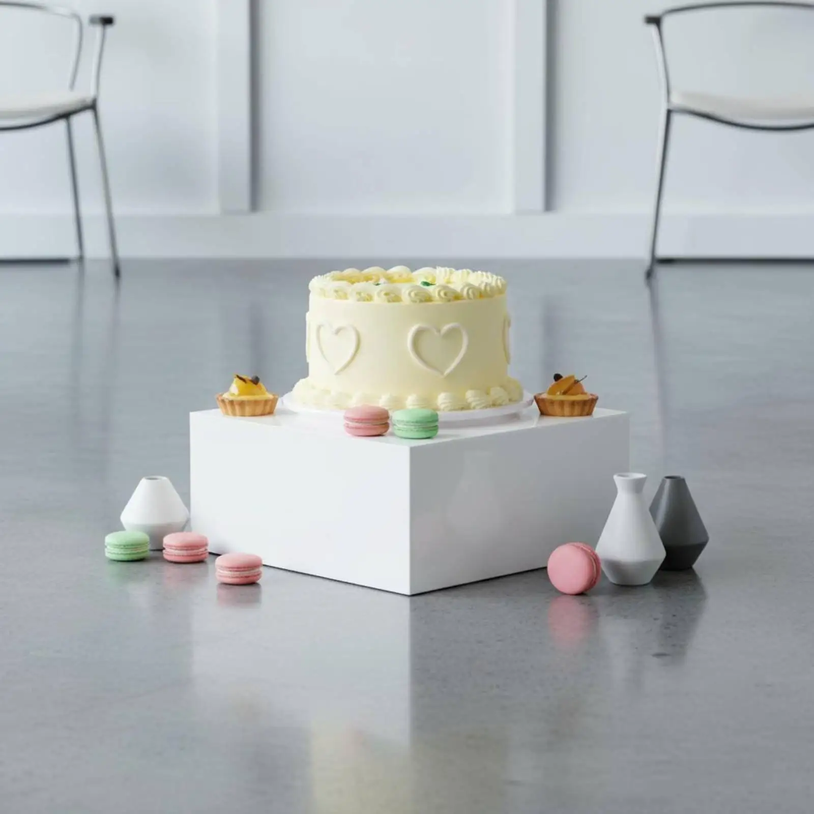 Elegant Acrylic Cake Display Stand for Dessert Buffet with Multiple Pedestal Cube Sizes
