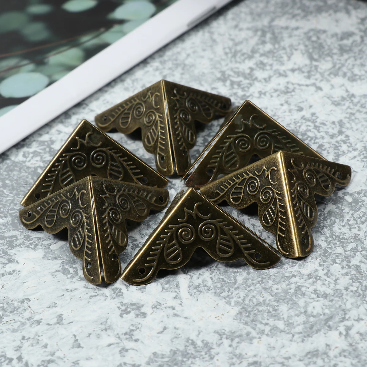 

30Pcs Style Bronze Alloy Furniture Corner Guards Durable Zinc Alloy Desk Drawer Protective Covers 25mm