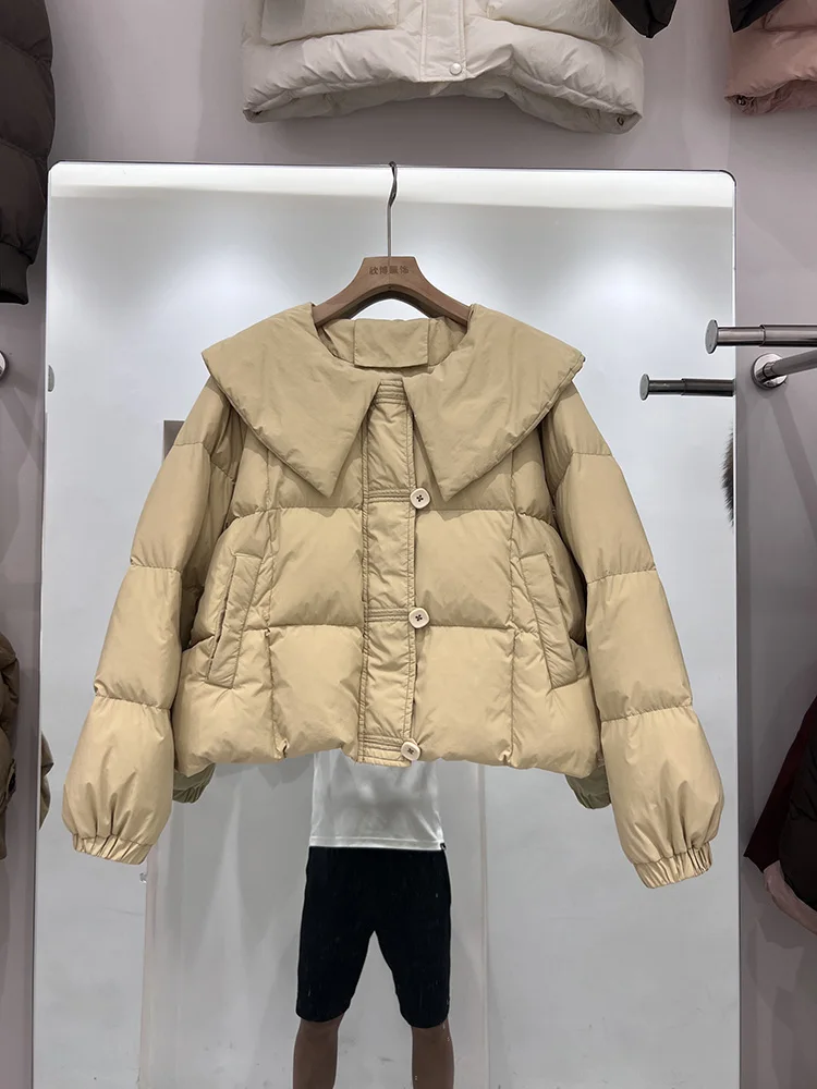 سترة ذات ياقة دمية بلون سادة للنساء 2025 النسخة الكورية الجديدة سترة قصيرة غير رسمية بتصميم بطة بيضاء عصرية