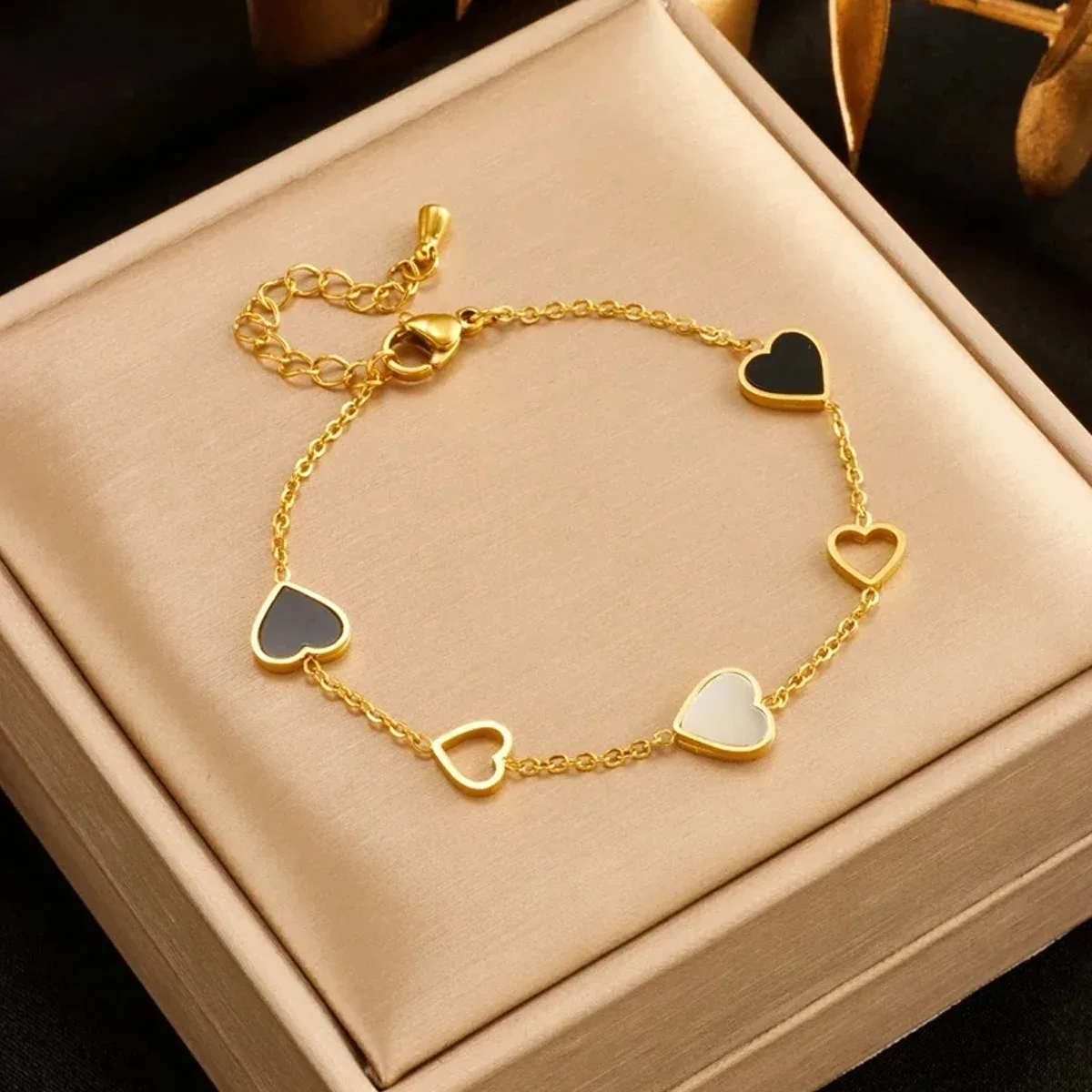 Black & White Enamel Heart Bracelet — product information 1