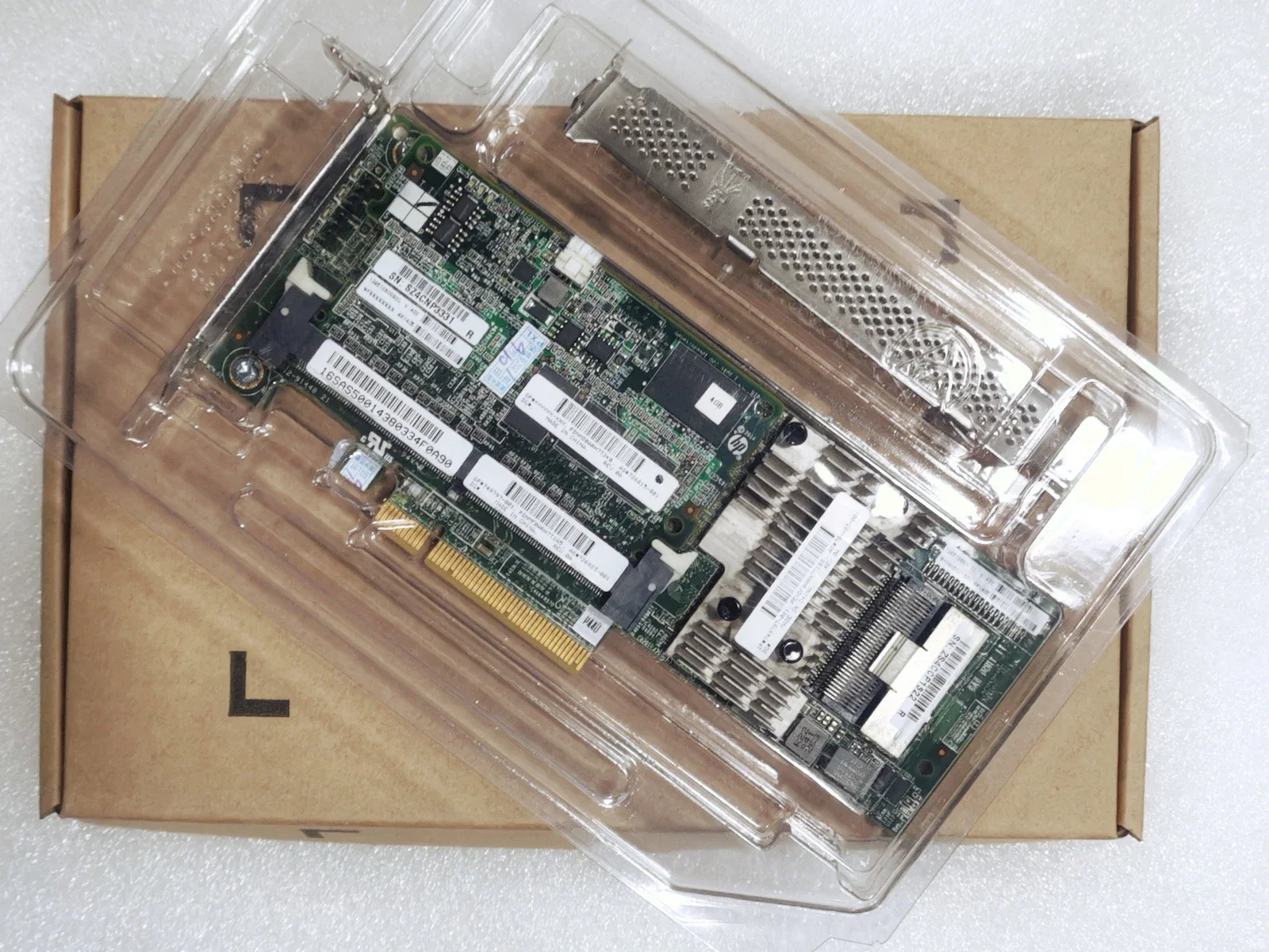 726821-B21 Controller Intelligent Array 12GBSAS 726823-001 P440 4GB FBWC 749797-001
