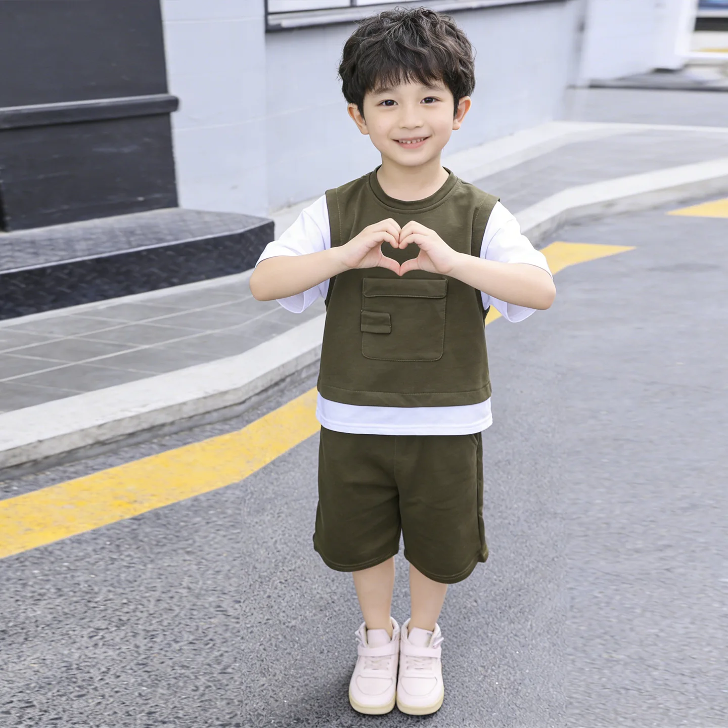 Boys' summer outfit set 2026 new handsome fake two-piece short sleeved Korean version two-piece set