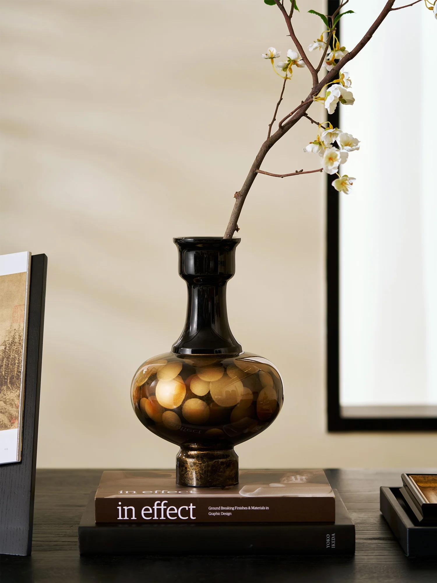 

Новая декоративная скульптура в китайском стиле: ваза для цветов из смолы, резная, расписанная вручную, для чайной комнаты, студии моксотерапии, дома, кабинета, гостиницы