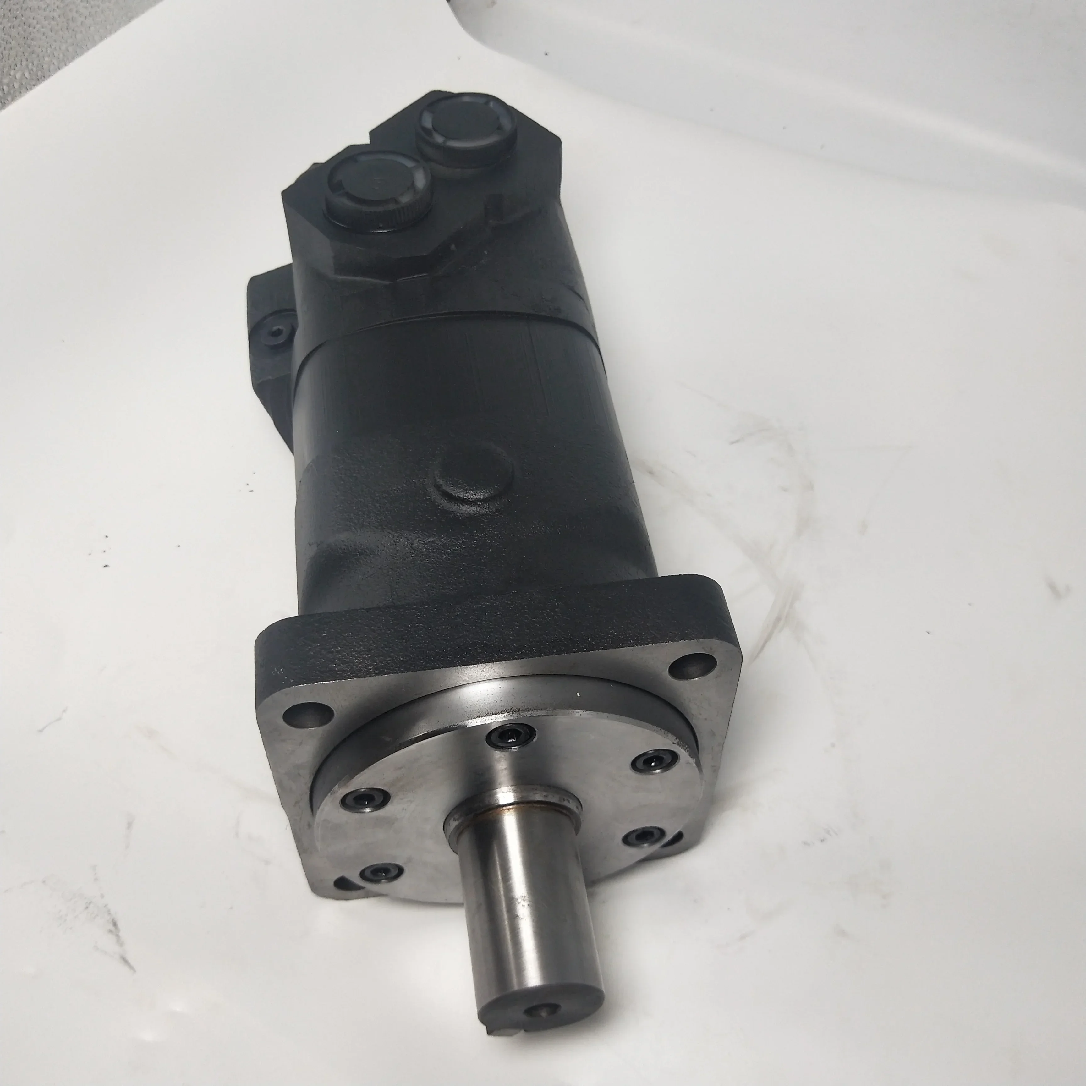 Char-Lynn hydraulic motor 112 112-1068-006  charlynn 6000 hydraulic motor