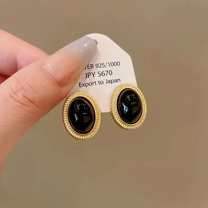 

Образовая форма 2025 года, ретро, золотые, черные овальные серьги-гвоздики для женщин, расширенный дизайн, элегантные вечерние украшения для молодых девушек, подарок, новинка