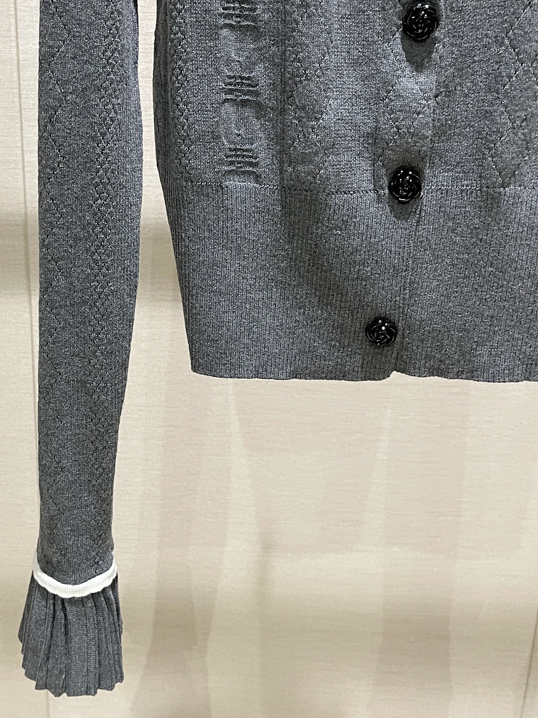 سترة محبوكة فريدة من نوعها طويلة Sve مستديرة Ne Slim Fit ey الماس نمط زر واحد للنساء تخفيف Sle خريف 2025