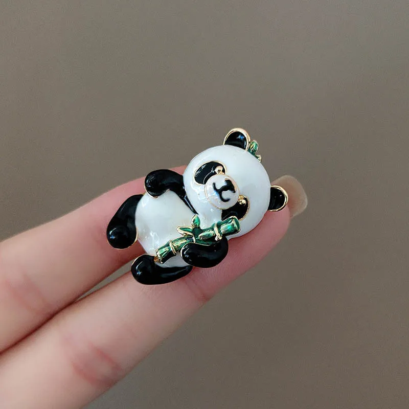 

Chinese-style cute panda brooch, bamboo cartoon animal pin, versatile for daily use, high-end corsage, clothing and accessory