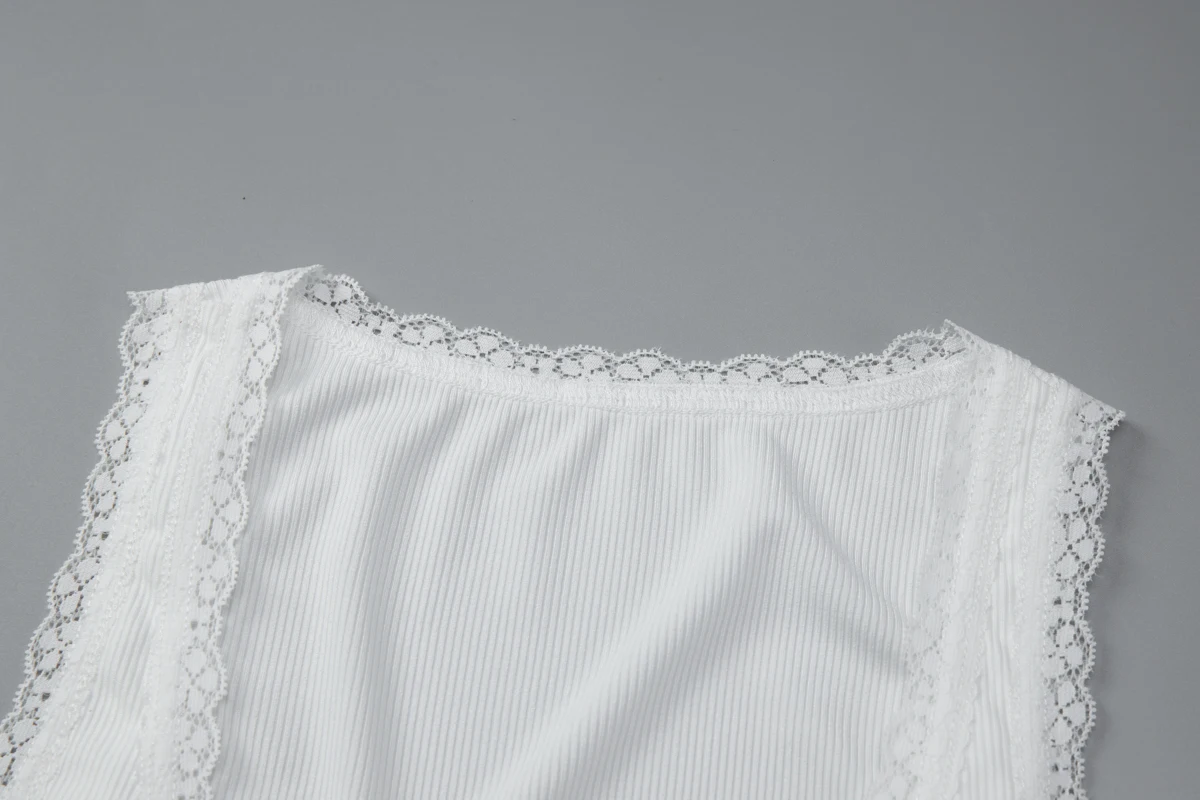 Hugcitar Geripptes Crop-Top mit quadratischem Kragen, Trägern, Patchwork, Spitze und Knöpfen, sexy Crop-Top für den Sommer, Damenmode-Outfit, Streetwear, Yoga, Club – Detail 5