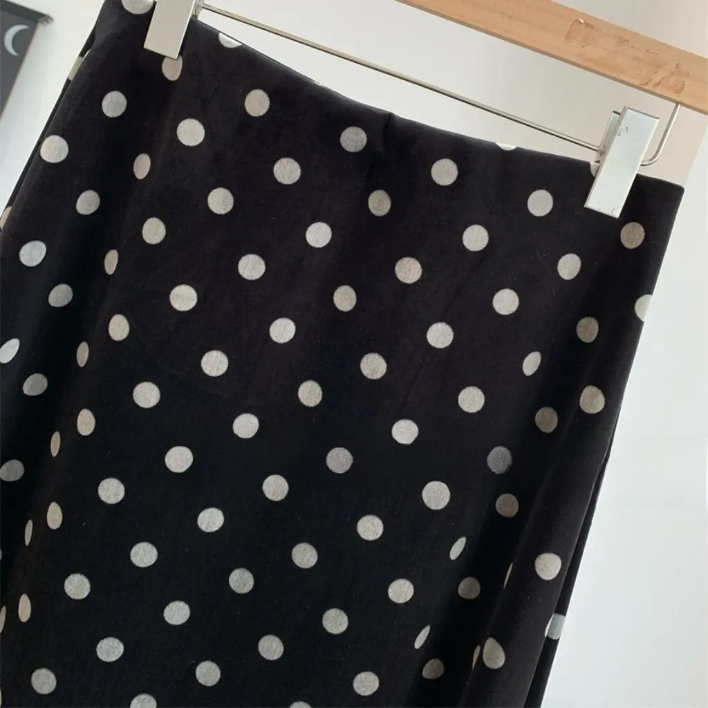 

Fashionable Velvet Skirt with Fleece Lining And Thick Elastic Waist Slimming Design for Winter New F120914