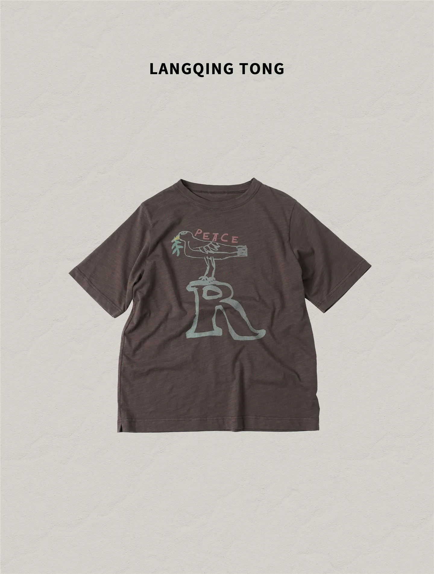 Camiseta de Verano para Mujer, Cuello Redondo, Manga Corta, Algodón Puro, Estilo Japonés, Corte Holgado, Estampada, Color Café, por Zhou Xiaoya