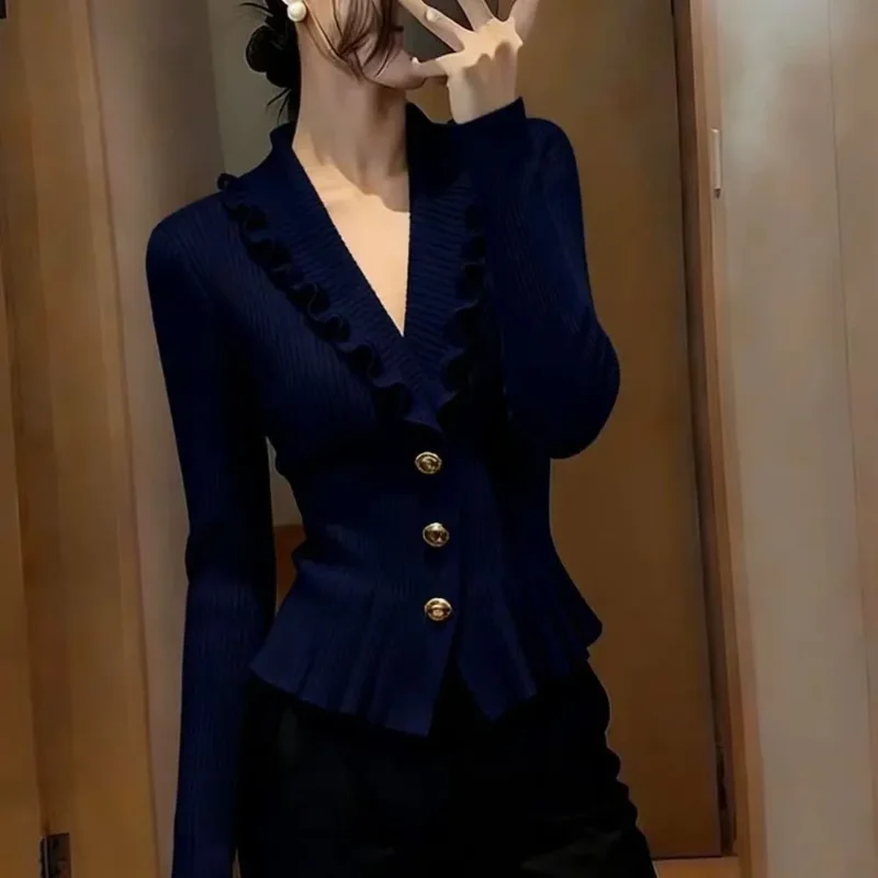 

Autumn and Winter Ruffled V-neck Sweater Women's Great-looking High-end Temperament Knitted Top