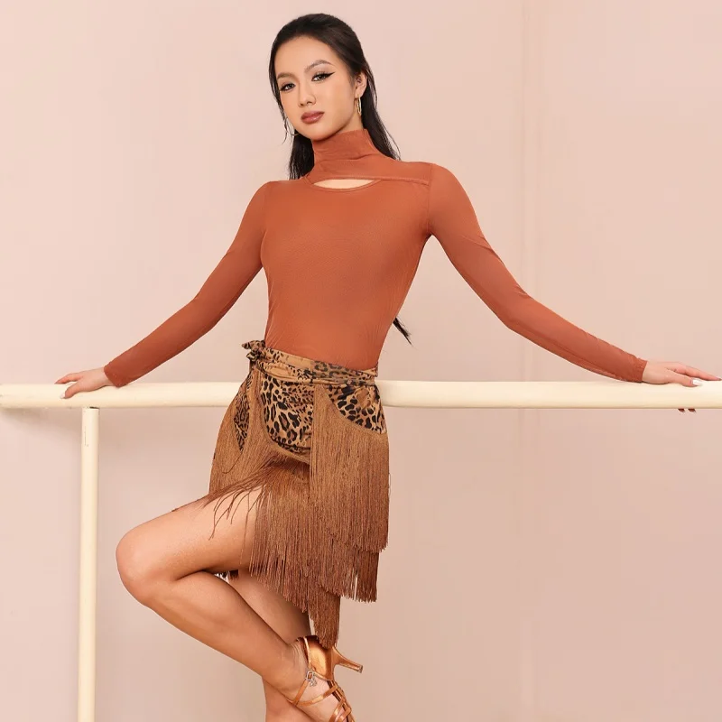

2022, одежда для профессиональных соревнований по латинским танцам, сетчатый топ с длинными рукавами + короткая юбка с кисточками, комплект элитного сексуального костюма для выступлений