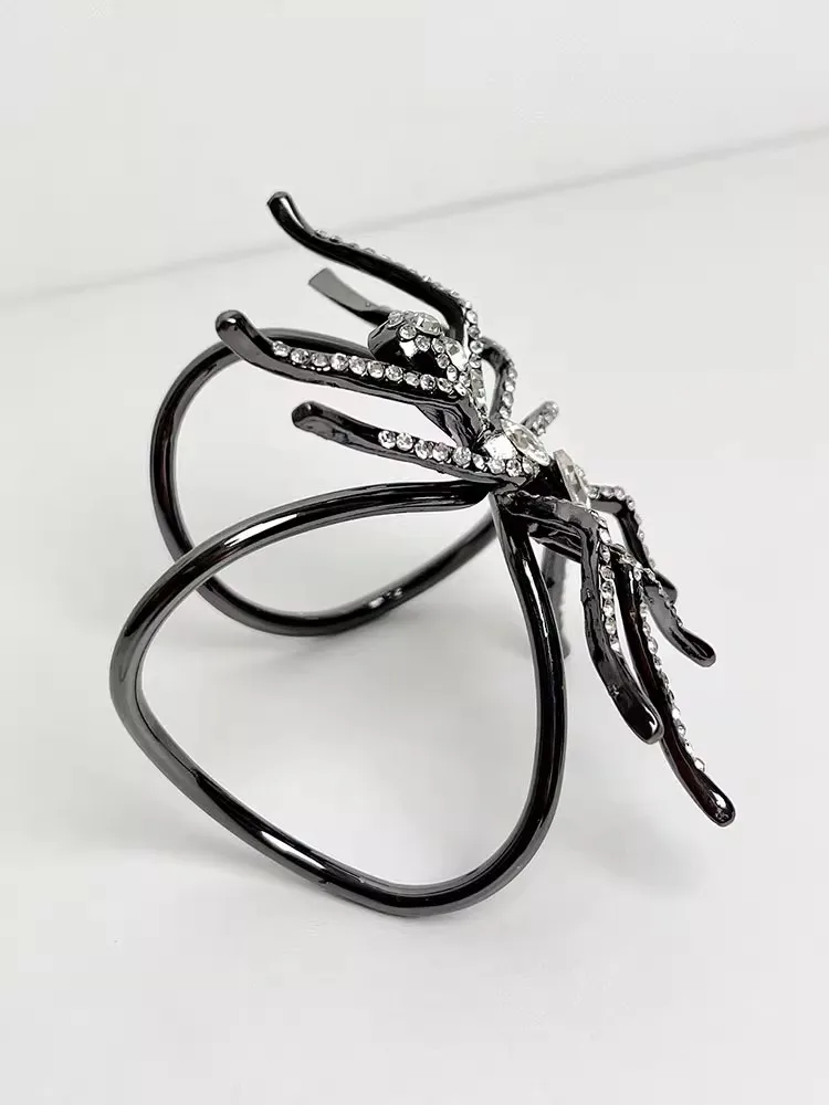 Exaggerated Metal Black Shiny Large Spider Open Bracelets for Women Girls Unique Creative Party Jewelry Accessories New