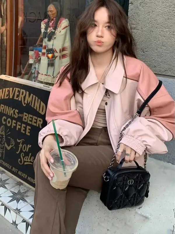 جاكيت نسائي قصير من الجلد الصناعي على الطراز الأمريكي، موديل 2024 الجديد، بتصميم أوروبي، لون وردي، إحساس راقي، جاكيت دراجات ن...