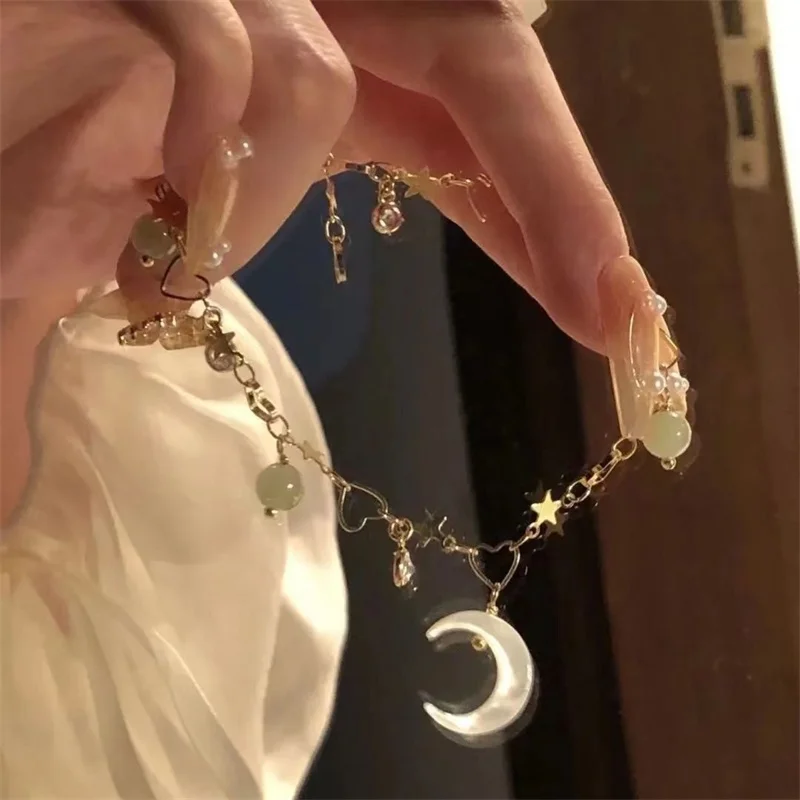 Koreańska romantyczna bransoletka z pereł księżycowych dla kobiet Elegancka wykwintna bransoletka z łańcuszkiem w kształcie gwiazdy i serca Świąteczna biżuteria z urokiem