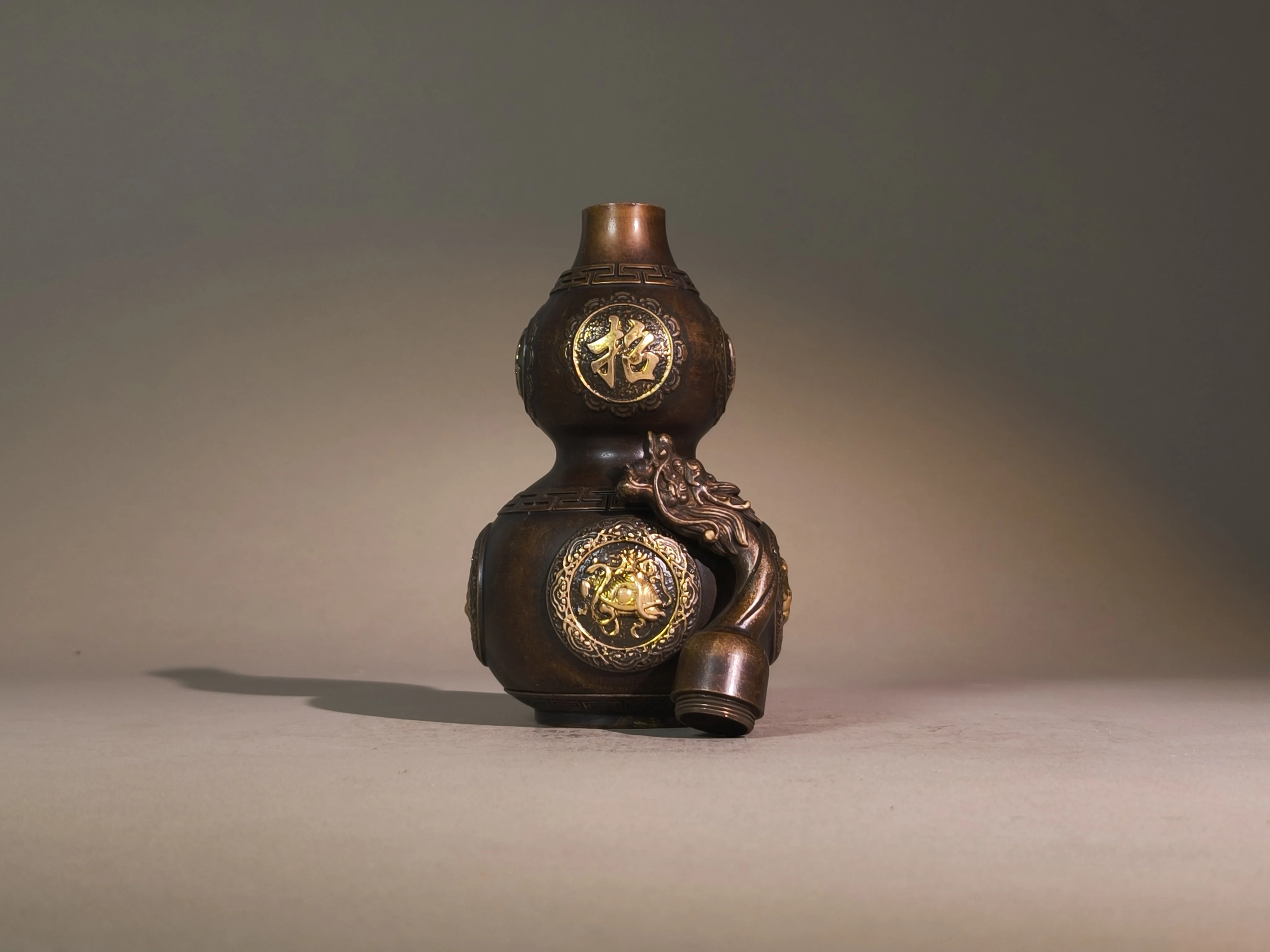Gilded bronze gourd with four mythical beasts and dragon heads to attract wealth; office, home, entryway table, eight-gourd pend