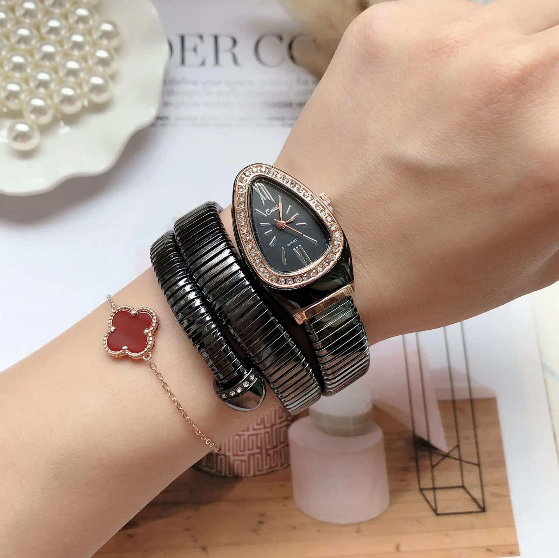 Unique Snake Shaped Watches for Women with Rhinestone Fashion Luxury Brand Ladies Watch Diamond Snake Bracelet Wrist Watch Girl