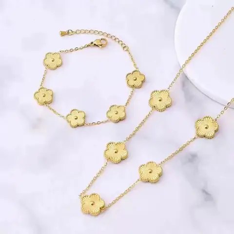 A plum blossom metal five-leaf flower bracelet necklace with a double-sided style and cloverleaf design, a fashionable and trend