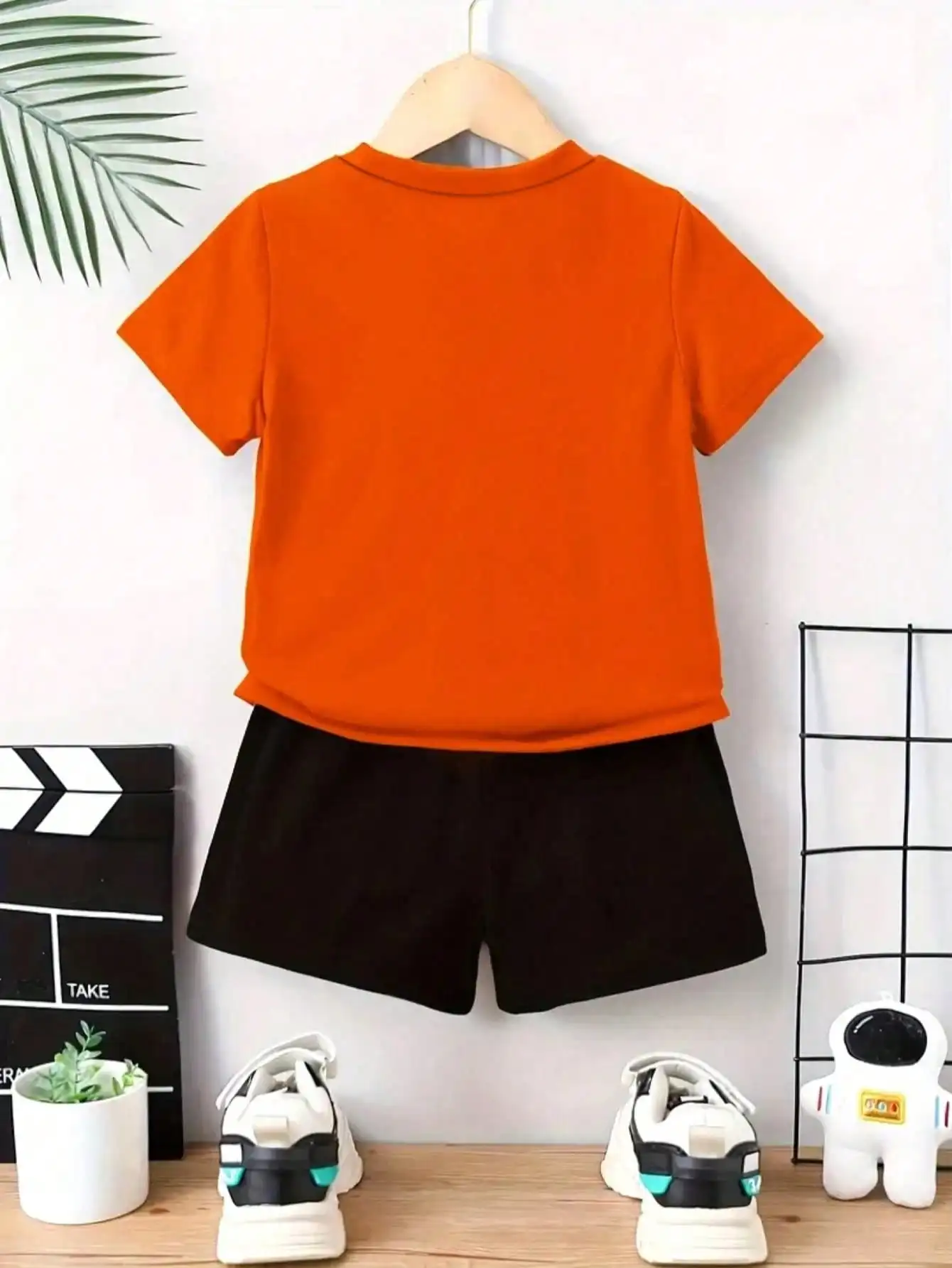 Sommer-Kinderbekleidungsset mit Cartoon-Tiger-Print, Rundhals-T-Shirt und elastischem Bund, einfarbige Shorts. – Detail 10