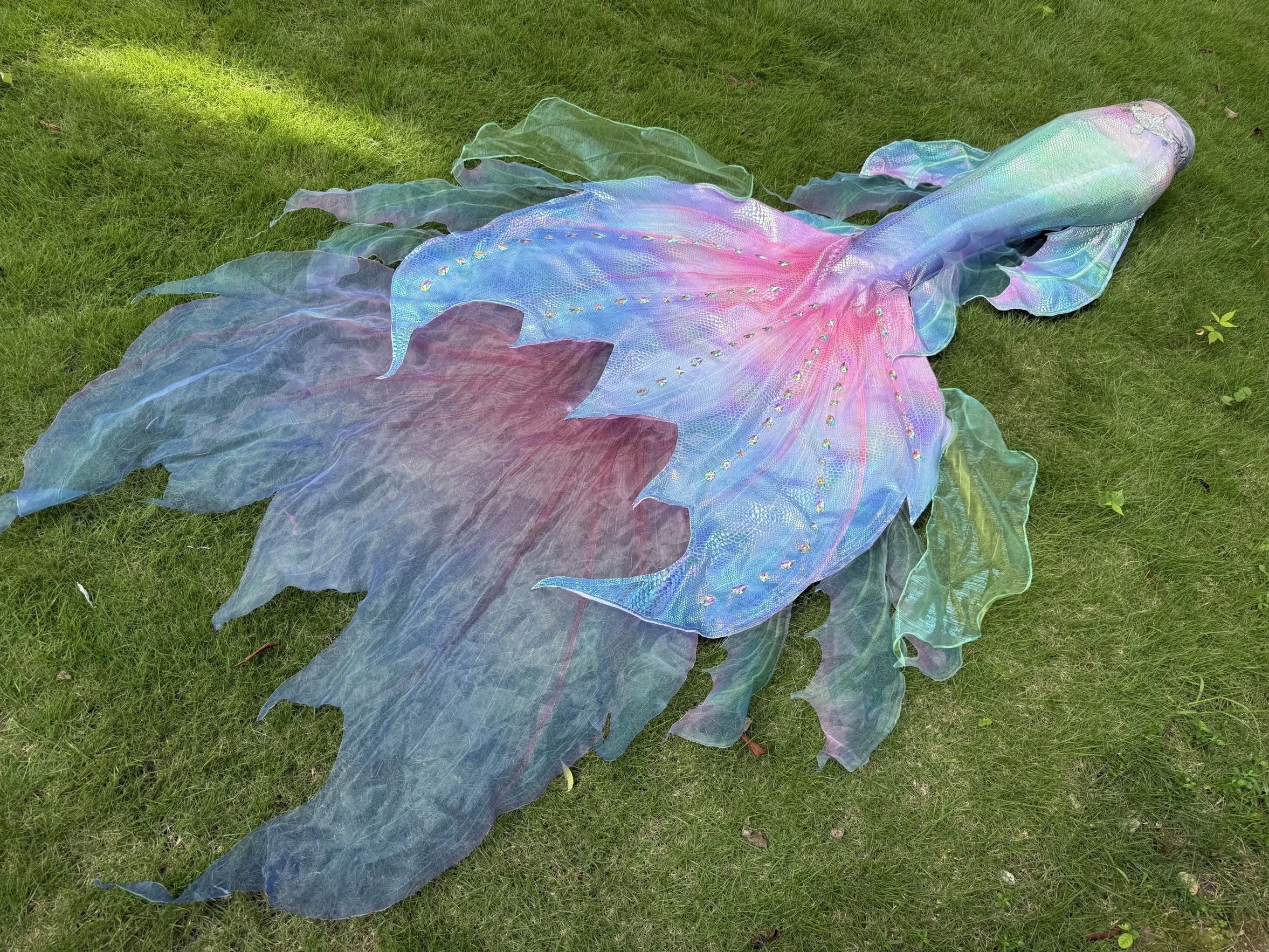 

Yun'Er Mermaid Performance With Big Tail, Hot Stamping Tail Sand, Mermaid Tail Used For Aquarium Performance, Diving Shooting