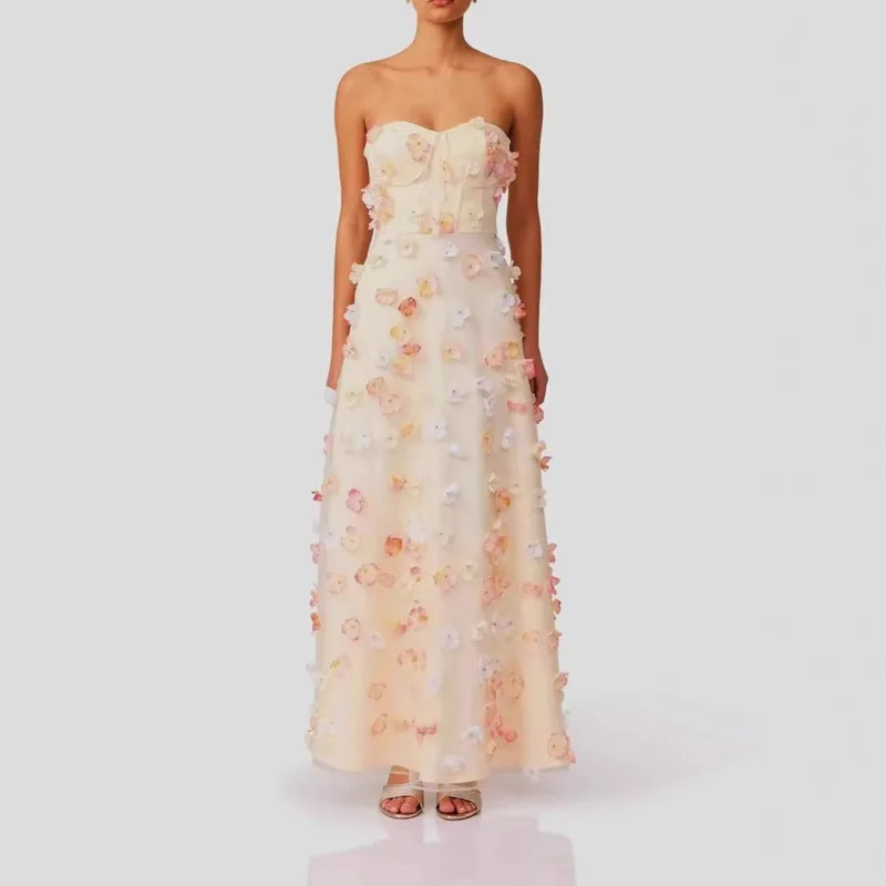 Elegancka długa sukienka bez ramiączek YFPF, dekolt typu slash neck, kwiaty 3D, bez rękawów, fason A, nowa kolekcja odzieżowa 2025.