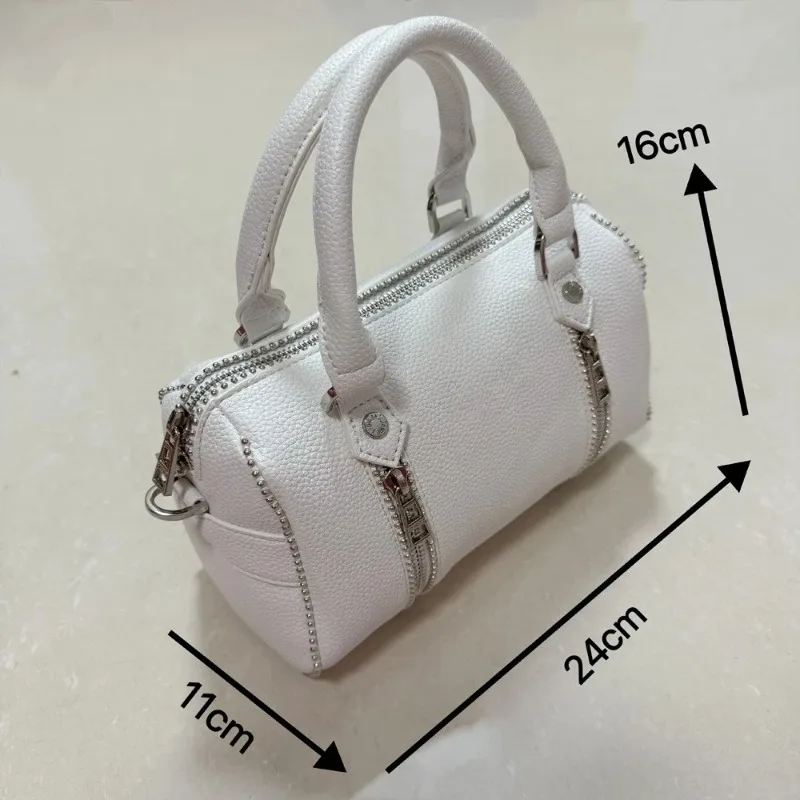 2025 Nuova borsa a tracolla da donna alla moda di alta qualità Borsa a tracolla retrò con rivetti neri Borsa da donna casual dal design di lusso