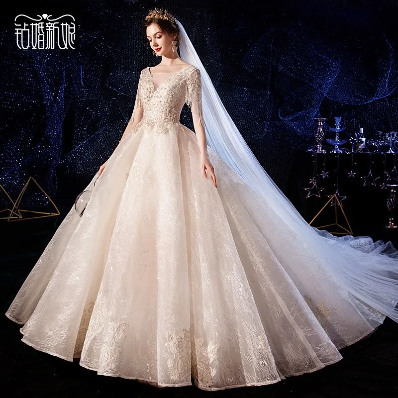 The main new style is a one-shoulder large drag fabric chiffon dress for going out