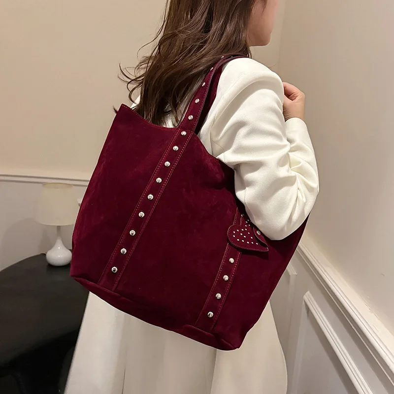 

Chic Suede Tote Shoulder Bag, Sweet Heart Accent Handbag, Effortless Daily Trendy Style, Spacious, Perfect for Casual Chic Looks