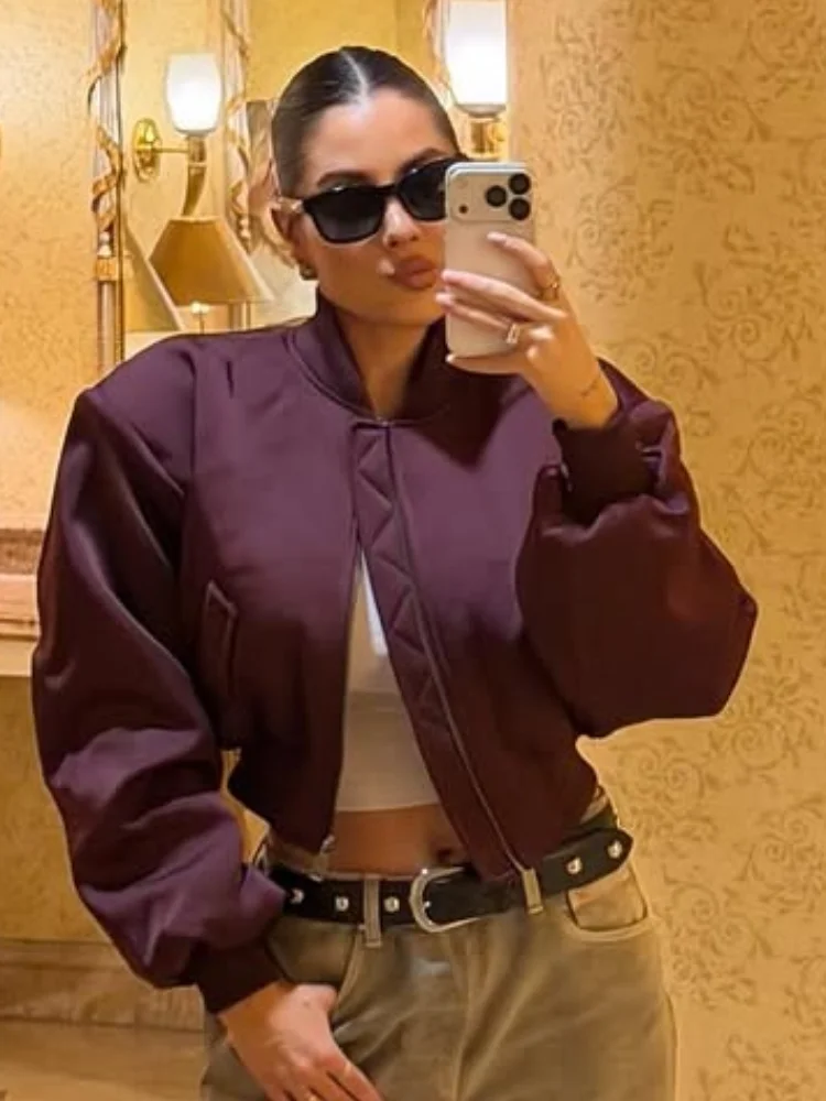 Chaqueta Bomber Corta Roja Retro para Mujer, Moda con Cuello Alto, Manga Larga, Bolsillos con Cremallera, Estilo Holgado, Abrigo Corto 2026, para Uso Diario y Urbano