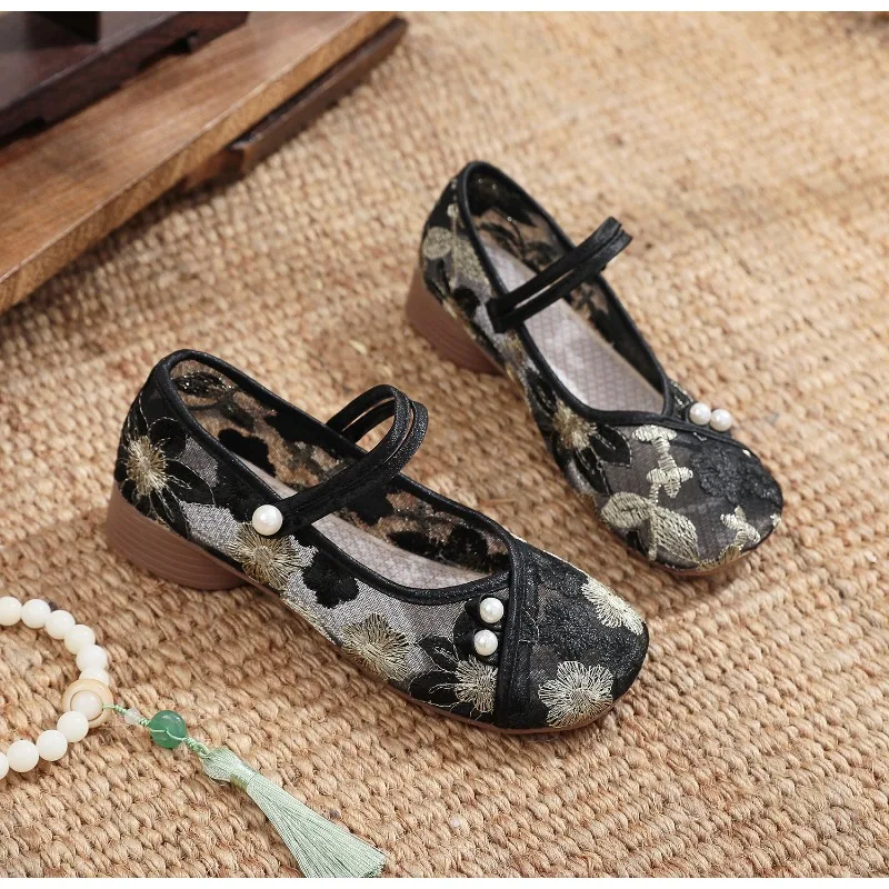 2026 Spring/Summer New Ethnic Style Embroidered Shoes with Ancient Style Net Silk for Breathable Hanfu Women's Low Heels，35-40