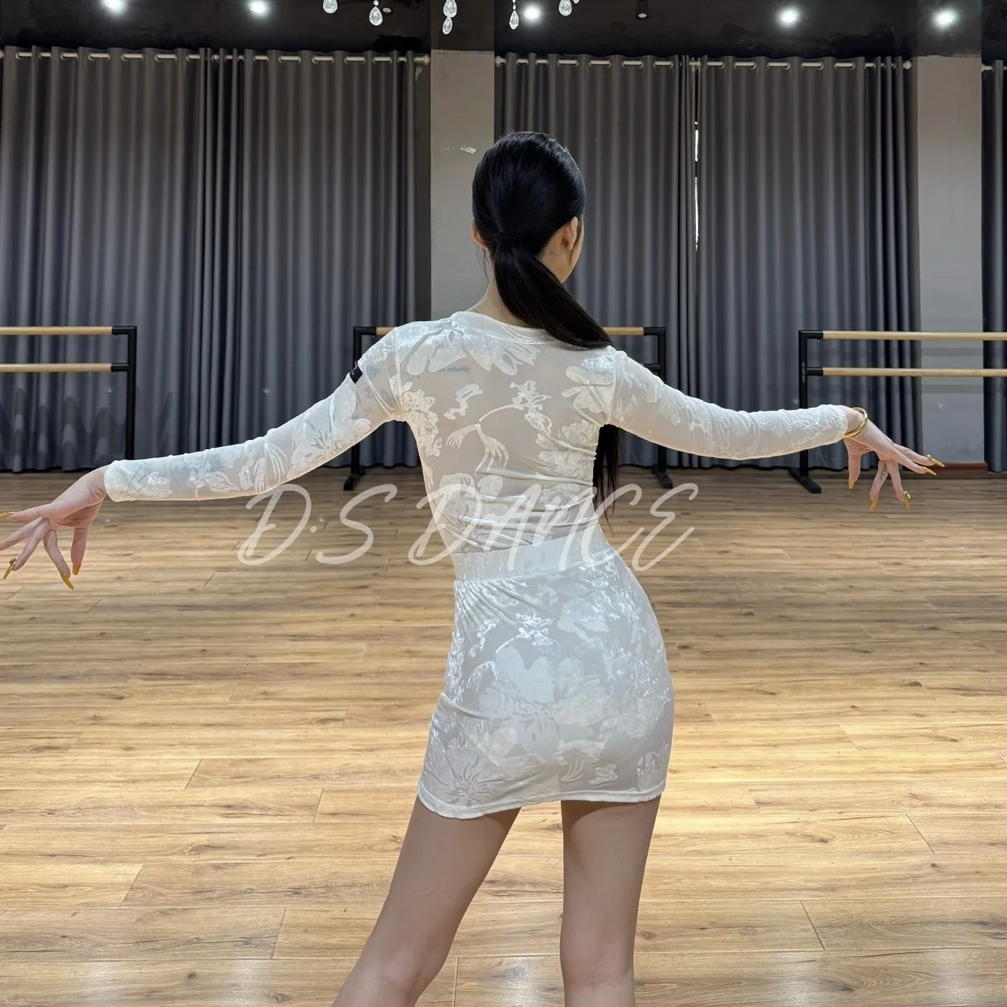 3 ألوان المخملية الشتاء اللاتينية ملابس الرقص فستان طويل الأكمام النساء رومبا تشا تشا الرقص ممارسة الملابس فستان التانغو DNV26022