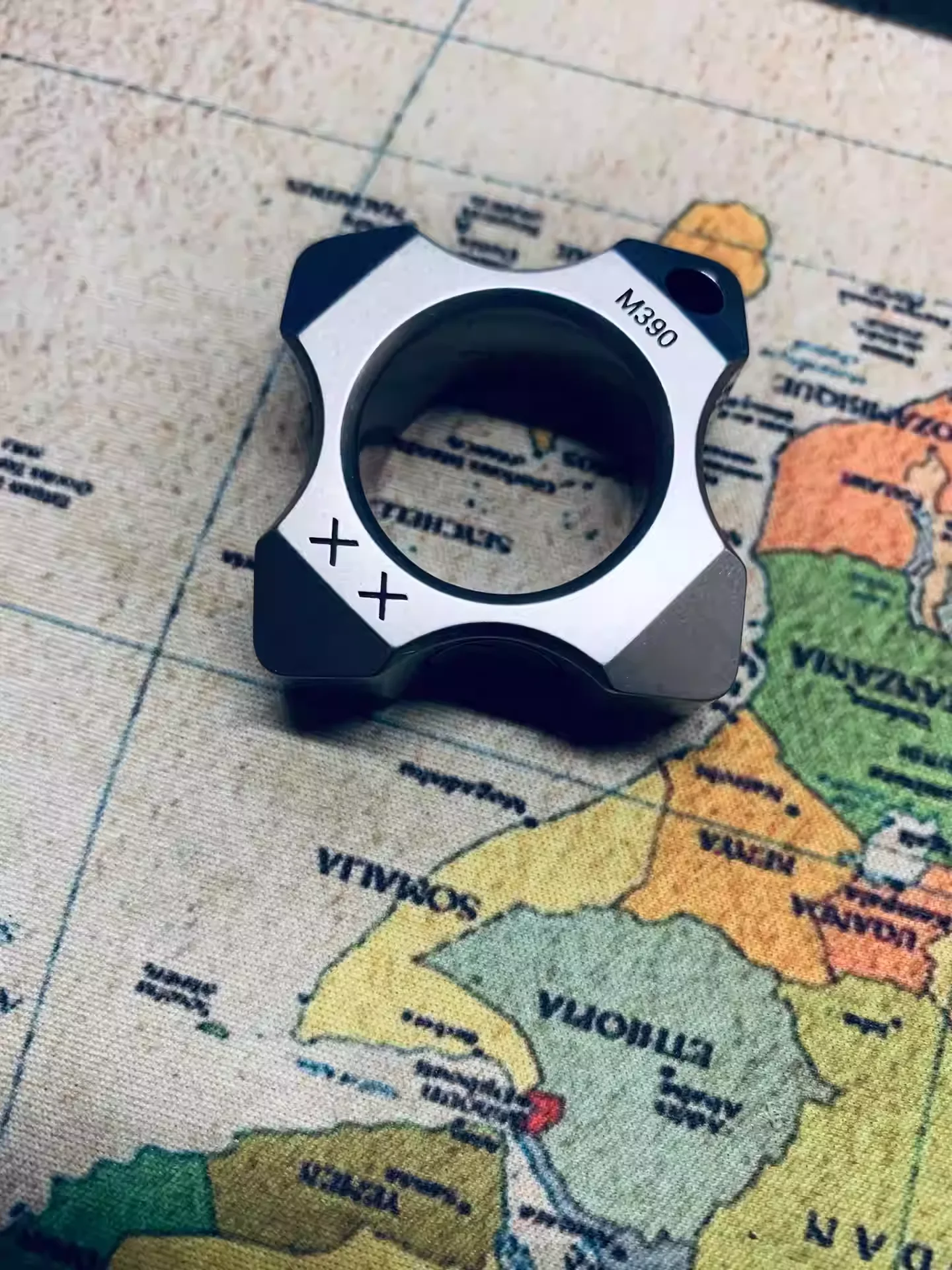 

EDC finger buckle made of steel M390 material
