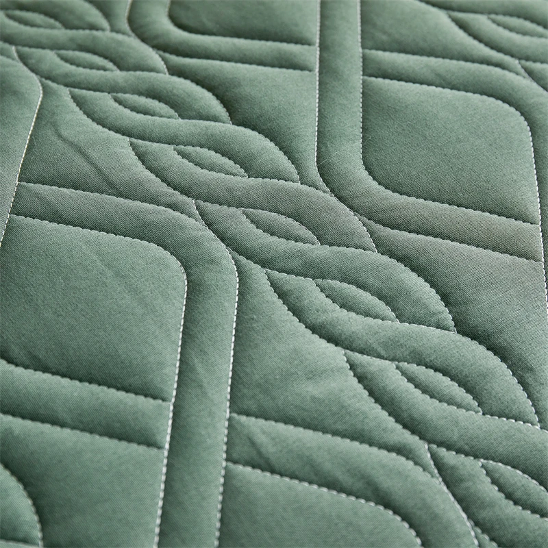Lightweight Quilt Set with Pillow Shams 3