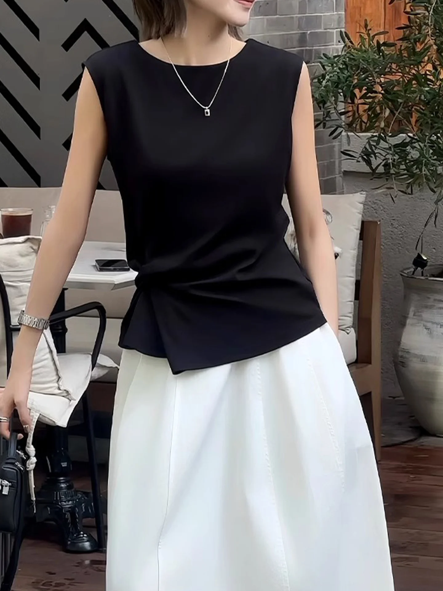 엘리 컬러 허리 조임 매듭 디자인 조끼 라운드 넥 풀오버 슬리밍 여름 탑 여성 패션 출퇴근 스타일