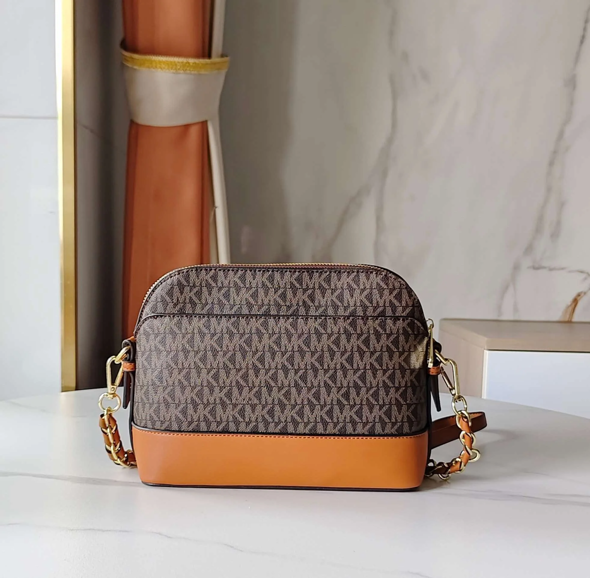 Brand New Design Michael Kors Women's Classic Stylish Single-Shoulder Bag, vintage Shell-Shaped Leather Double-Layer Crossbody B