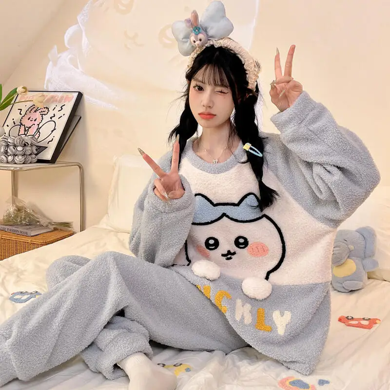 

Женские пижамы Kawaii с рисунком Chiikawa, флисовые пижамы в стиле аниме «Hello Kitty», брюки, домашние комплекты одежды для сна для девочек, зимняя теплая одежда для сна