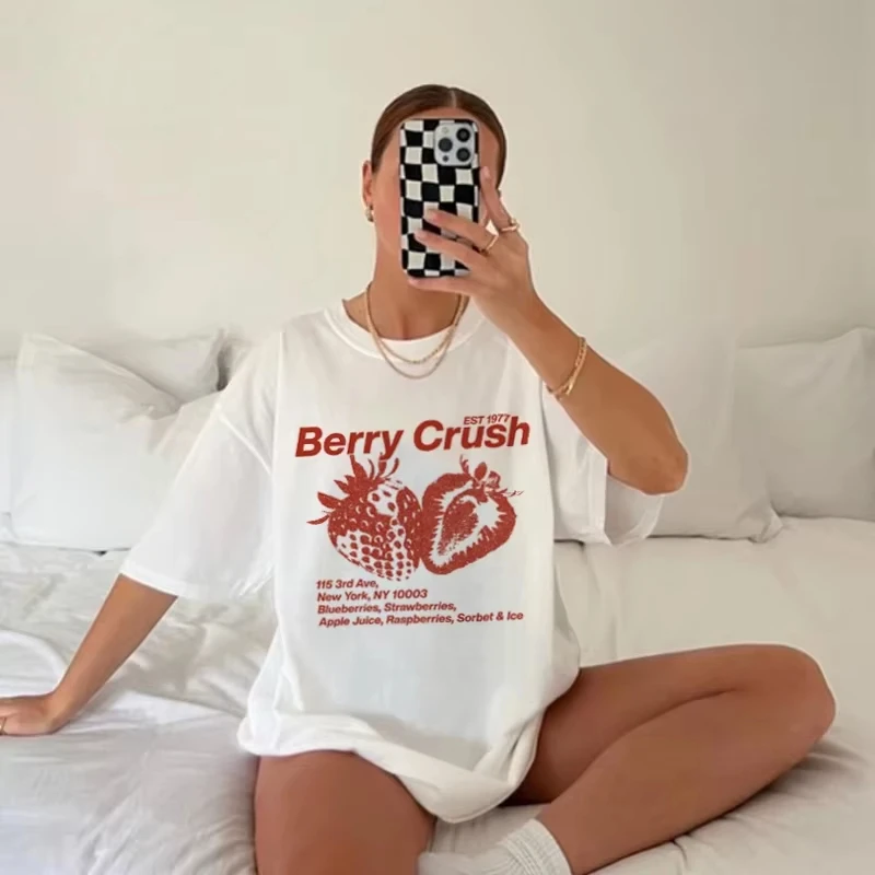 

Ретро Эстетическая футболка Berry Crush Strawberry Свободная футболка в стиле гранж Y2k Фруктовые напитки Футболка с милыми ягодами Графические футболки Женские летние топы
