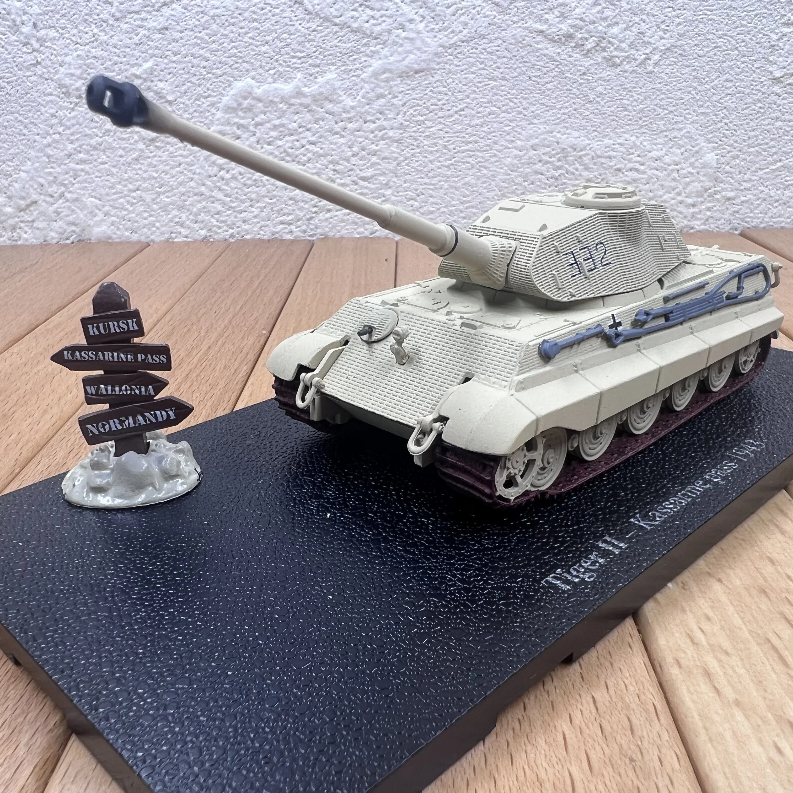Pressofuso in scala 1:72 Seconda Guerra Tedesco Tiger King Carro pesante Scena militare Display Modello in metallo Carro armato cingolato Veicolo da combattimento Giocattolo Regalo