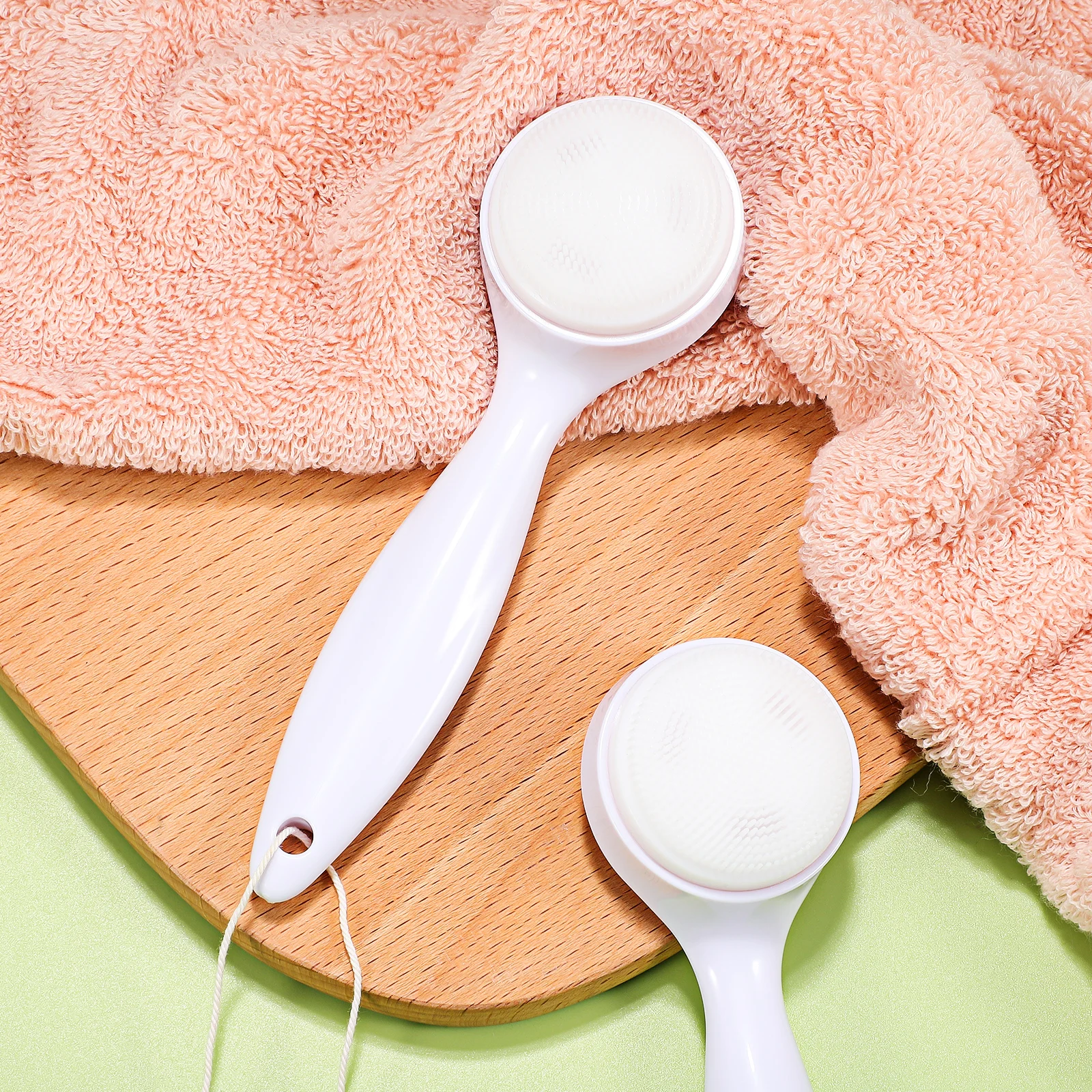 

2pcs Facial Cleansing Brush Silicone Scrubber Manual Exfoliating Face Brush Detachable Heads Lightweight Hanging Hole Easy