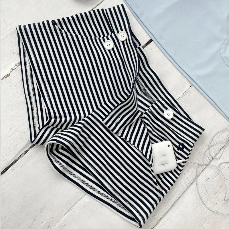 Striped Low Waist Button Design Fashion Slim Korean Simple Joker Temperament Commuter Hot Pants New Ladies Casual Unique Shorts
