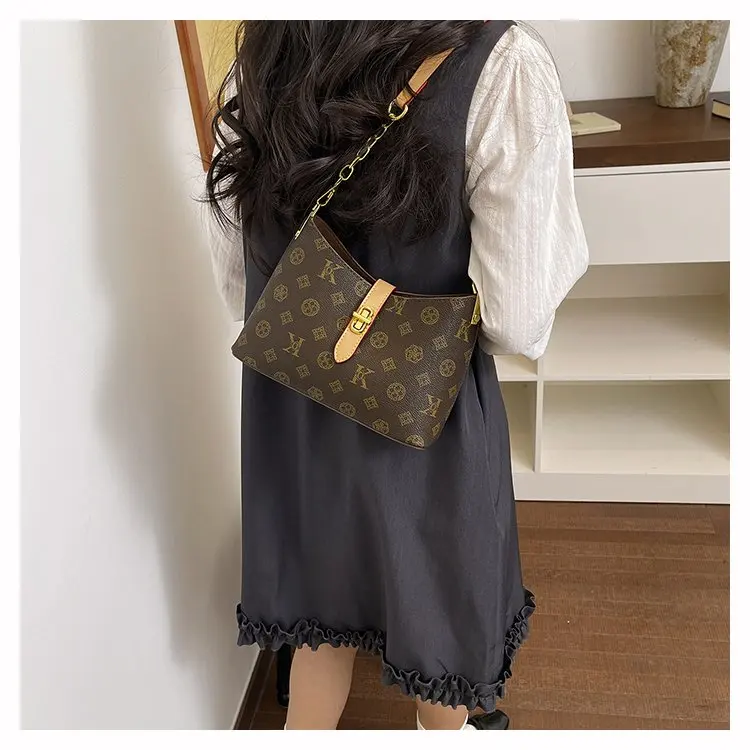 

Modern Underarm Purse, Clean Lines with Soft Touch Finish, Adjustable Detachable Strap, Day-to-Night Versatility