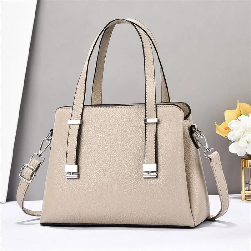 

Minimalist Simple Casual Vintage Bag For Leisure Women Featuring Solid Color Trendy Logo And Messenger Purse