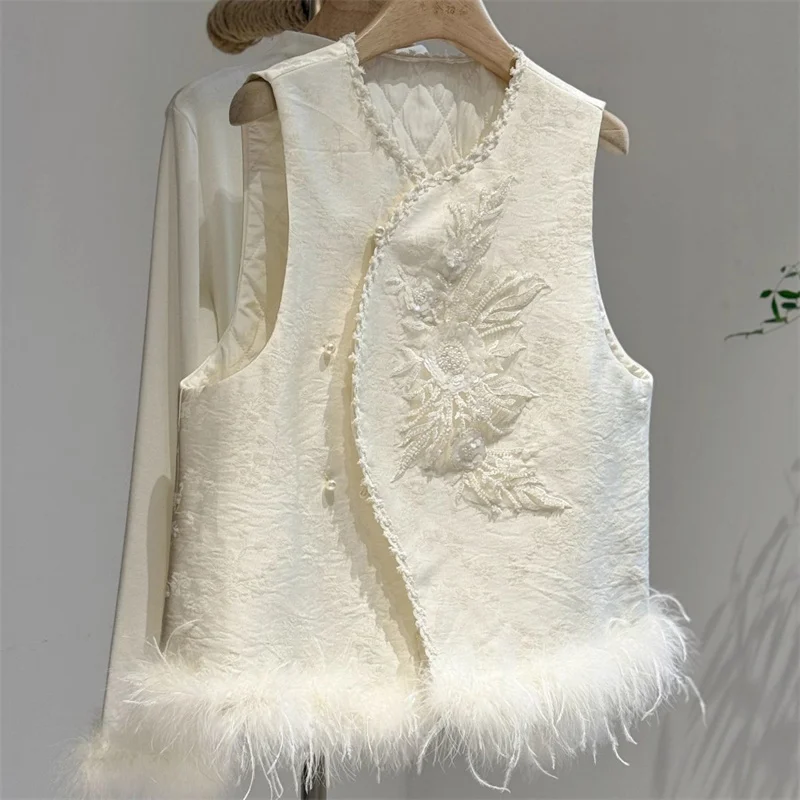 

Chinese Style Beige Vest Women's 2025 New Autumn And Winter High-end Temperament Sleeveless Camisole Top For Outerwear Fashion