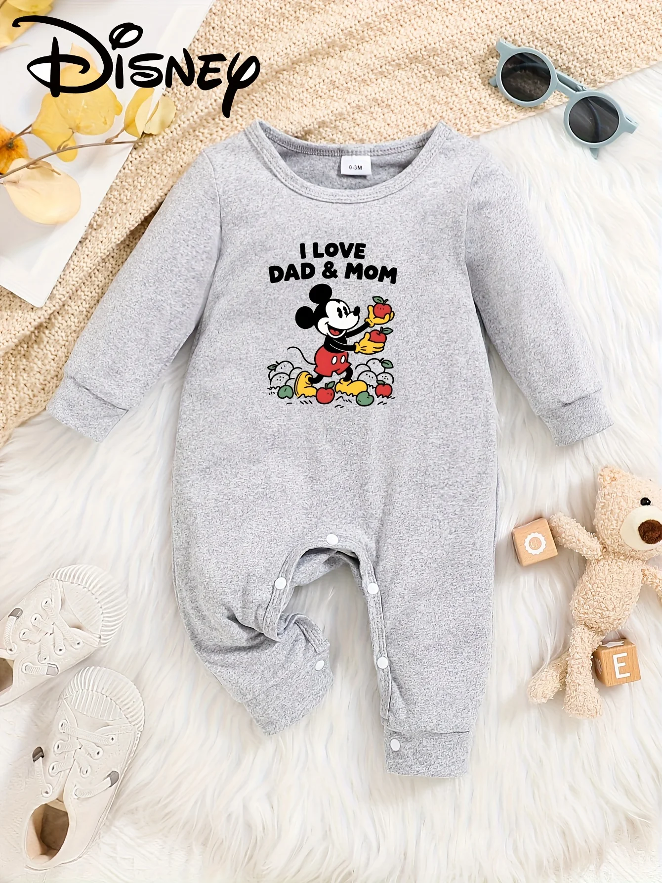 

【Осанторизованный】Домбинезон с длинными рукавами Disney Mickey Baby! Очаровательный принт Микки — это супер привлекает, мягкая и приятная для кожи ткань подходит для нежной кожи ребенка, дизайн с круглым вырезом более удобная и не раздражает шею, которую 